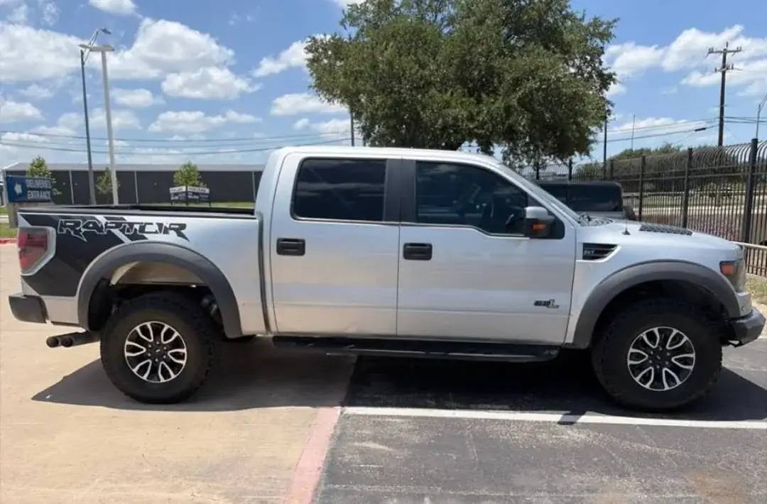 2013 Ford F-150 SVT Raptor 6.2L V8